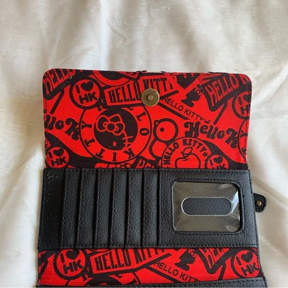SOLD  Hello Kitty Wallet - Picture 5 of 11